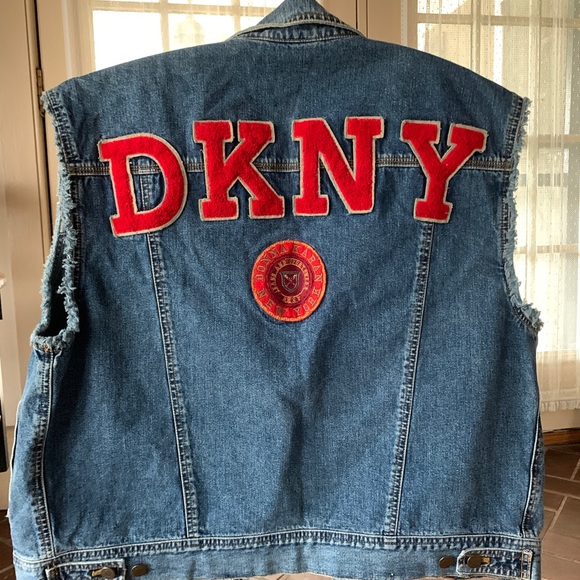 DKNY. Vest with patches. - Picture 2 of 3